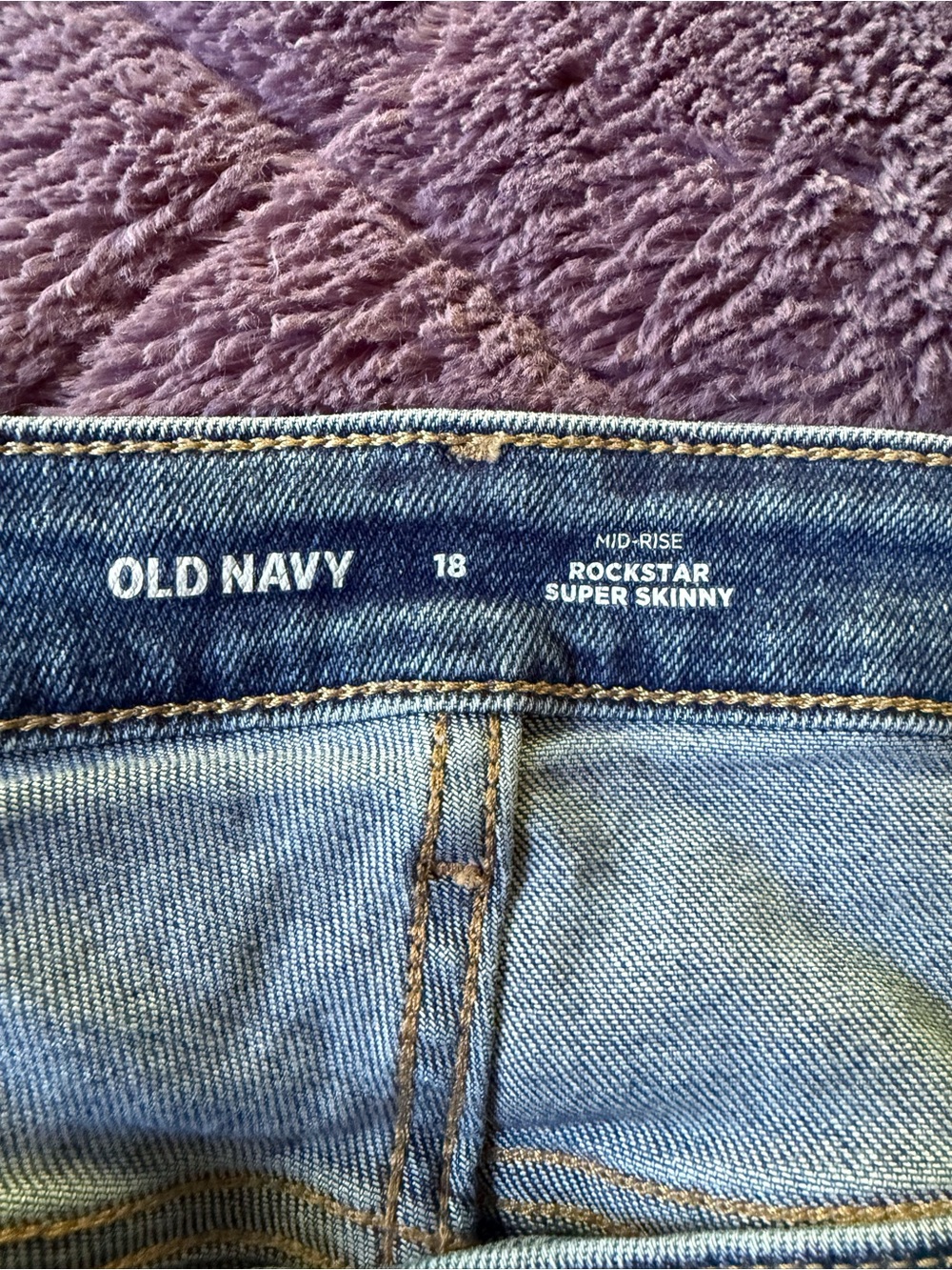 Old Navy Mid-Rise Rockstar Super Skinny Distressed Jeans - Picture 2 of 6